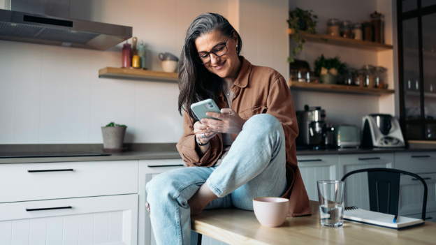 Frau am Smartphone